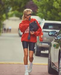 Hailey Baldwin Princess Diana Street Style Fashion Hailey Baldwin Street Style Vogue Paris