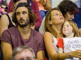 May 01, 2020 · en plein confinement, laure manaudou et son compagnon jérémy frérot partagent régulièrement des vidéos de leur petite famille sur la toile. Photos Laure Manaudou Et Jeremy Frerot Leurs Vacances De Reve Au Sri Lanka