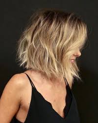 Bonjour, voila j ai les cheveux court chatain moyent est qu est ce qu y irait bien comme meche . plus de sujets relatifs à : Cheveux Les 28 Tendances Qui Auront Le Vent En Poupe En 2019