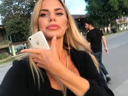 Rebecca rohlsson's father is a businessman and her mother is a housewife. Pastrnak Oznamil Radostnu Spravu S PriateÄ¾kou Cakaju Prirastok Do Rodiny Fotografia C 5 Novy Cas