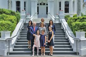 Queensland premier annastacia palaszczuk has defended her choice to take the pfizer jab instead of astrazeneca, which is recommended for over 40s. Annastacia Palaszczuk On Twitter Family