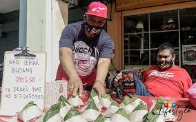 Nasi lemak 50 sen lay bare your heart. No Arms No Sweat Says This Bujang Nasi Lemak Seller Free Malaysia Today Fmt