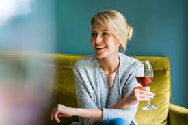 Harmloses trinken gibt es nicht. Alkoholabhangigkeit Ach Das Glas Wein Ab Wann Beginnt Die Sucht Barbara De