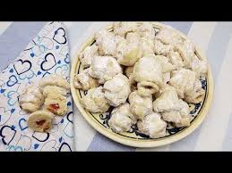 In acest videoclip am pregatit reteta mea preferata de cornulete. Cornulete Fragede Cu Osanza Reteta Veche Youtube Food Breakfast Deserts