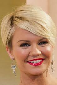 The flirty soft golden brown highlights towards the back add a cheerful element to her look. 18 Latest Pixie Cuts For Round Face You Ll Love For Summer 2021 Short Pixie Cuts