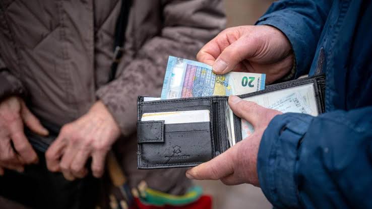 Rente: Überwältigende Mehrheit will Beamte zur Kasse bitten
