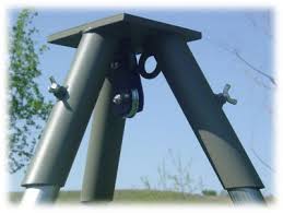 Maybe you would like to learn more about one of these? Boss Buck 350 Lb All In Series Automatic Deer Feeder 449 99 Boss Buck 350 Lb All In Series Automatic Deer Feeder The Boss Buck 350b All In Series Automatic Deer Feeder Holds Approximately 350bs Of Corn Or 250bs Ofarge Protein Pellets It S
