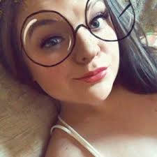 Elise Salter's Instagram, Twitter & Facebook