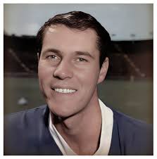 Happy Birthday 🥳 to Desmond George Bremner (born 7 September 1952), a  Scottish former professional football midfielder. He made more than 600  league appearances for clubs in both Scotland and England, was