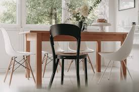 0039 011 0133330 info@gebruederthonetvienna.com vat number: Unser Neuer Thonet Stuhl 107 Ein Designklassiker Fur Den Esstisch