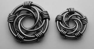 Liked On Pinterest Chainmaille Weaves And Patterns Wire Jewelry Tutorial Wire Jewelry Making Chain Maille Patterns