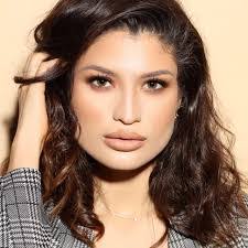 Crystal Autry's Instagram, Twitter & Facebook