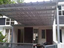 Jadi ketika teras rumah kalian belum memiliki atap dan masih kosongan, kalian dapat mempertimbangkan untuk menggunakan atap rumah yang minimalis dan modern bisa tetap menggunakan atap spandek untuk menutipi bagian teras dan garasi mobil depan rumah seperti. 30 Inspirasi Desain Atap Spandek Rumah Minimalis Dan Teras Rumah Desain Id