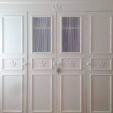 4 kapili tac desenli vitrinli beyaz lake bebek cocuk odasi dolabi istediginiz modelleri istediginiz renk ve olcude uretilip evin dolaplar furniture renkler