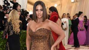 James corden and ashley graham don't want you to diet this january and they wrote a song about it. Ashley Graham Ungeschonte Dusch Aktion Macht Fans Sprachlos News De