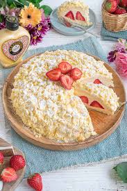 Kokos Erdbeer Torte Mit Verpoorten Original Eierlikor Vom Weltmeister Der Konditoren Kuchenrezepte Mit Eierlikor Rezept Kuchen Rezepte Kuchen Und Torten Kuchen Und Torten Rezepte