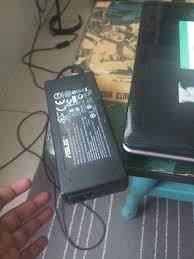 Laptop tidak masuk windows tapi langsung bios cukup setting dengan benar biosnya. J On Twitter Gua Punya Charger Laptop Ni Keluar Asap Lu Boleh Ejas Tak Kalau Tak Boleh Lu Lampard Dah Seminggu Tak Dapat On Laptop Ni Https T Co Lwh2v9lszl