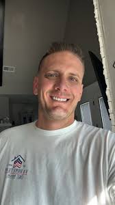 Vote for veteran real estate agent of the year