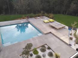 Un Choix De Couleur Pertinent Pour La Plage De Piscine