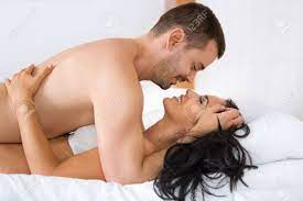 젊은 로맨틱 커플 섹스 로열티 무료 사진, 그림, 이미지 그리고 스톡포토그래피. Image 31581733