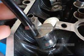 Bunyi tappet dan shim pun tak hilang. Banyak Yang Kesulitan Begini Loh Cara Gampang Cabut Tutup Shim Klep Motorplus