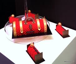 La Recre Gourmande Du Dimanche Les Buches De Noel Des Palaces De Geneve Buche De Noel Desserts Fantaisie Noel