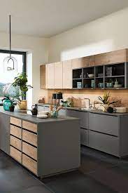 Küchen von nolte schaffen ein exklusives ambiente. Graue Kuche Mit Kochinsel Und Holz Optik Akzenten Grey Kitchen With Island And Wood Highlights Kuchen Ideen Modern Innenarchitektur Kuche Wohnung Kuche