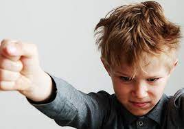 Mein Kind schlägt mich » Wie Eltern mit Agressionen umgehen dürfen: