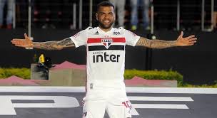 Spfc e futebol (nacional e internacional) assuntos em geral e colunas (7 usuário(s)) discuta os assuntos ligados ao spfc e a futebol (incluindo seleção brasileira) que não sejam temas dos demais grupos de discussão. Sao Paulo Um Clube Refem De Daniel Alves Prisma R7 Cosme Rimoli