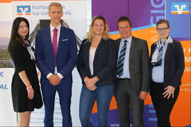 Banken und sparkassen in anderen orten und umgebung. Auszubildende 2019 Raiffeisenbank Isar Loisachtal Eg