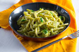 Pasta with broccoli - Italian recipes by GialloZafferano