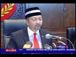 Raja muda kedah, tengku sarafudin badlishah sultan sallehuddin meminta agar semua rakyat tidak menjadi batu api atau penyebab dalam menyemarakkan api perkauman dalam kes kematian muhammad adib. Raja Muda Kedah Mangkat Tempoh Berkabung 7 Hari 29 Nov 2015 Youtube