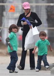 Las declaraciones de boneta podrán ser ya comprobadas, pues hoy se estrena la segunda temporada de la serie. 7 Ideas De Asi Lucen En La Actualidad Los Hijos Que Tuvo Luis Miguel Con Aracely Arambula Arambula Luis Miguel Y Aracely Luis