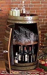 Selber bauen kann so leicht sein! Die Bar Im Weinfass Rustikaler Einrichtungsstil Weinregal Selber Bauen Stehtisch