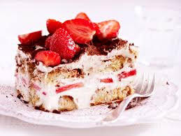 Unserem Erdbeer Tiramisu Kann Einfach Niemand Widerstehen Rezept Mit Mascarpone Loffelbiskui In 2020 Erdbeer Tiramisu Rezept Dessert Rezepte Einfach Erdbeer Tiramisu