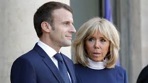 VOICI - Brigitte Macron : sa phrase incisive en découvrant qui avait lancé  les rumeurs d’homosexualité de son mari