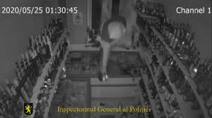 Dentro se construye frecuentemente seguido por de: Agora Au Evadat Dintr O Inchisoare Din Bulgaria Èi Goleau Safeuri Din R Moldova Doi BÄrbaÈi ReÈinuÈi De Oamenii Legii