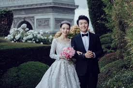 Maybe you would like to learn more about one of these? Piano League Breaking News Lang Lang Marries 24 Year Old Gina Alice Redlinger In France June 2 2019 Today Famed Chinese Pianist Lang Lang éƒŽæœ— Announced His Wedding News