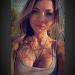 Amber Chenault's Instagram, Twitter & Facebook