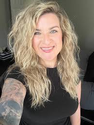 Samantha Barnhill's Instagram, Twitter & Facebook