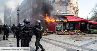 Le 16 mars, 32.300 personnes ont manifesté dans toute la france dont 10.000 à paris, a annoncé l'intérieur. Gilets Jaunes 80 Enseignes Degradees A Paris Apres Les Manifestations Capital Fr