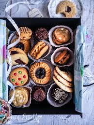 Hope you'll like them and bake them on this christmas eve… Top 5 Christmas Cookies Not Quite Nigella