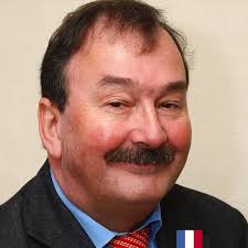 Saw this and thought of Maturin in Master and Commander