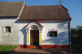 Kaple byla v roce 1879 dokončena a zasvěcena sv. Vinne Sklepy V Dolnich Bojanovicich Cesta Za Vinem