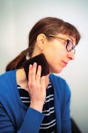 Crafting relationships with nature through creative practices: 10. “You  really are a thing!”: Queering relations with the mo