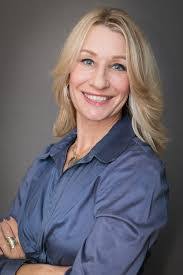 Karen Mardis's Instagram, Twitter & Facebook