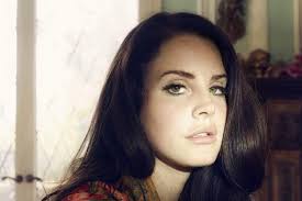 Lana Del Rey y Holly Macve a coro y con el corazón roto para la nueva  'Suburban House'