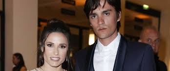 We did not find results for: Alain Fabien Delon Separe De Capucine Anav Son Mysterieux Message Gala