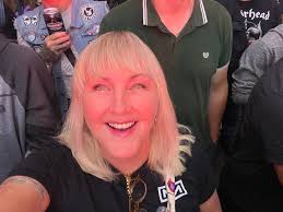 just realized in the meow meow beans episode, Jeff saying bye to all the  Chads by name was a callback to when he says bye to everyone who crashed  his apartment hang