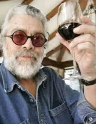 Decía Facundo Cabral: "La vida no te quita cosas: te libera de cosas… te  alivia para que vueles más alto, para que alcances la plenitud. De la cuna  a la tumba es